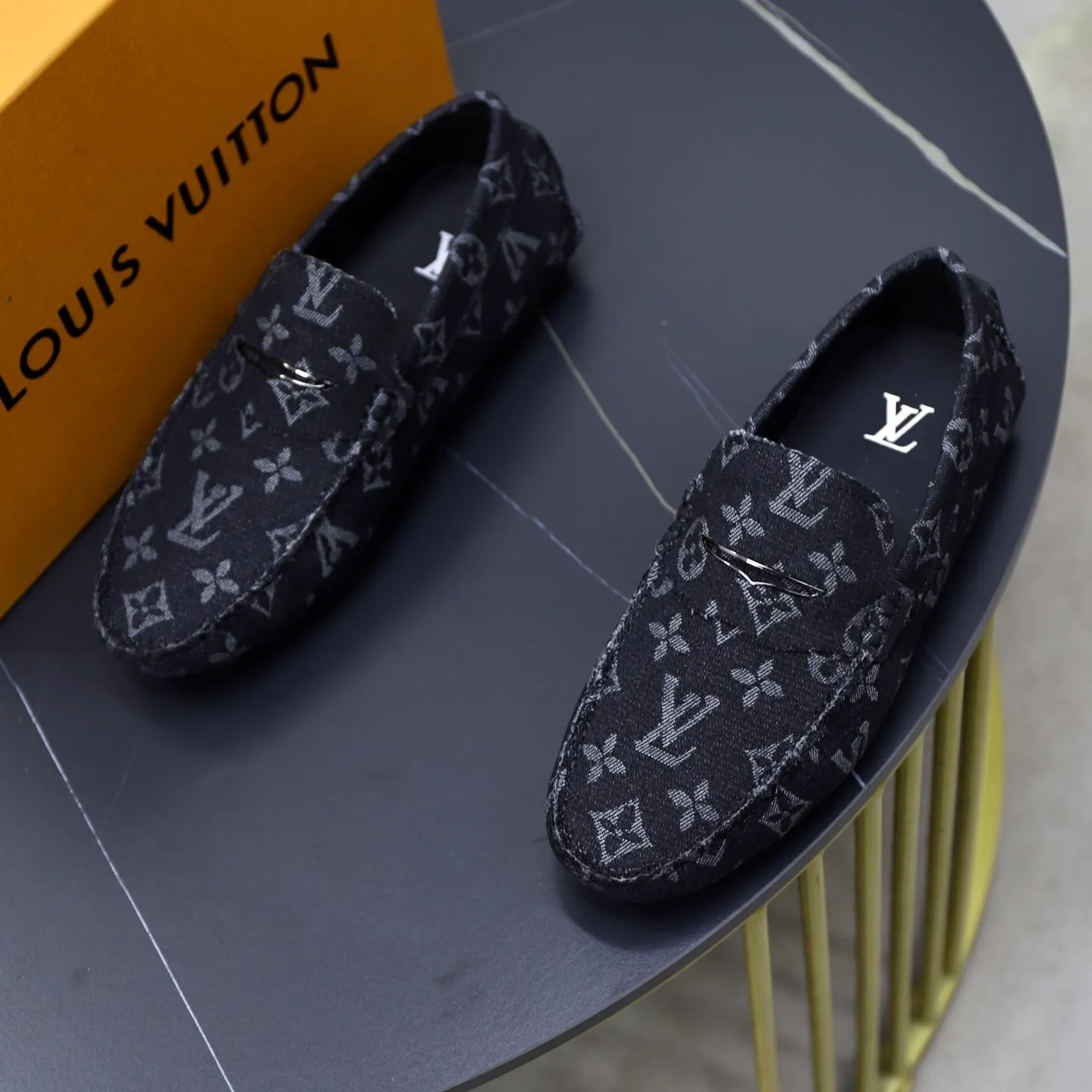 Ex-factory price: 480💰【LV】Louis Vuitton ⚠️High-end men’s driving and pedal series ⚠️38-44 (customized for 45) ⚠️All original cowhide leather! Thick and soft! Made entirely of calfskin lining! Rubber sheet anti-slip beanie sole! Three-dimensional package technology! Fashionable and classic! Handicrafts! Original high quality! Feel free to compare!